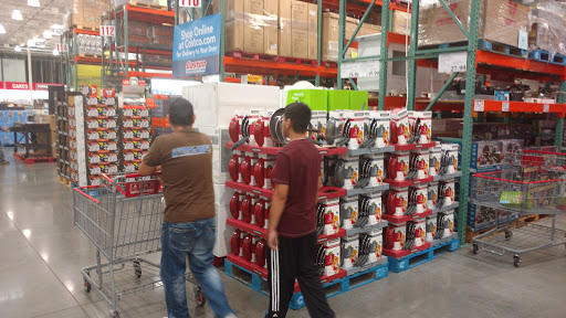 Warehouse store «Costco Wholesale», reviews and photos, 21800 Victory Blvd, Woodland Hills, CA 91367, USA