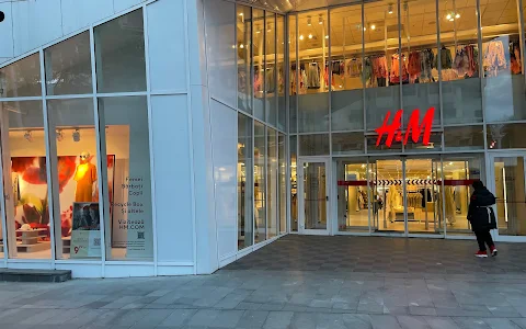 H&M image