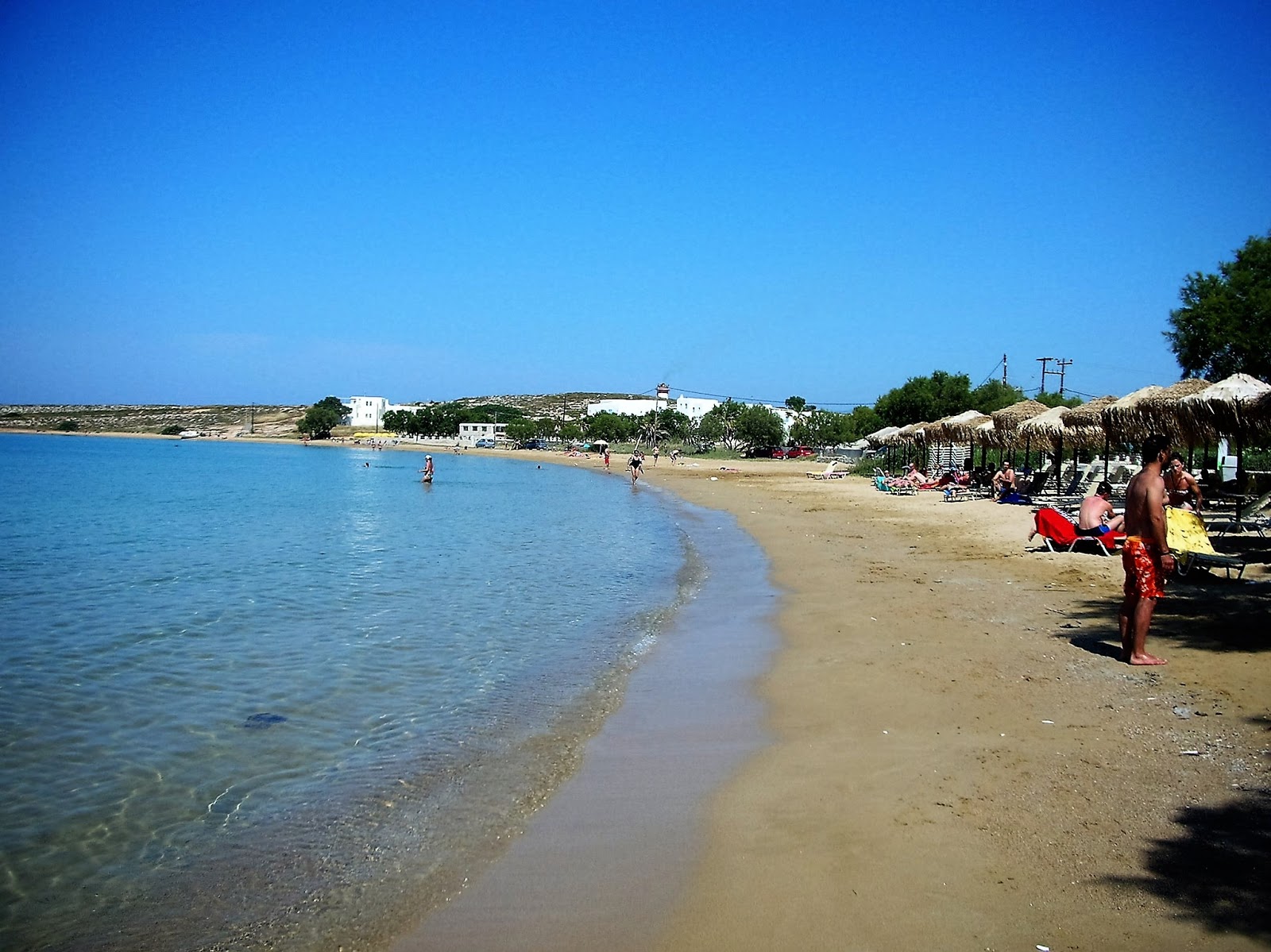 Foto de Agios Anargyroi beach con agua cristalina superficie