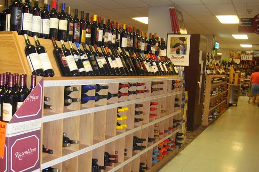 Beer Store «Vans Liquor Store», reviews and photos, 470 Sinsinawa Ave, East Dubuque, IL 61025, USA