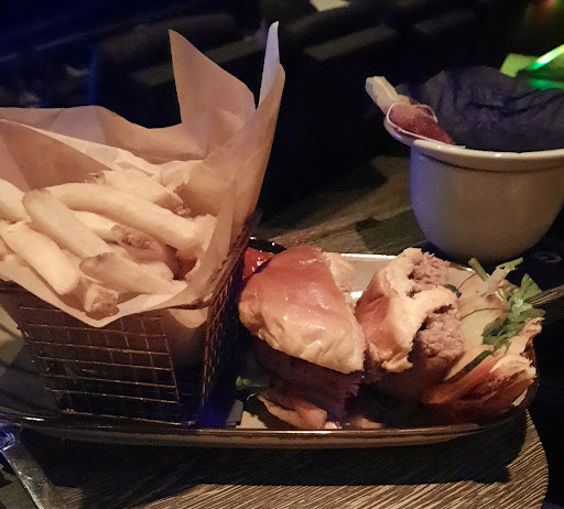 Movie Theater «CinéBistro at Hyde Park Village», reviews and photos, 1609 W Swann Ave, Tampa, FL 33606, USA