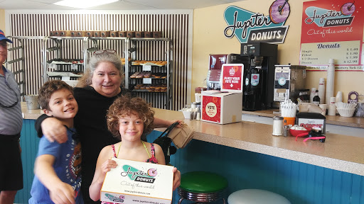 Donut Shop «Jupiter Donut Factory», reviews and photos, 141 Center St, Jupiter, FL 33458, USA