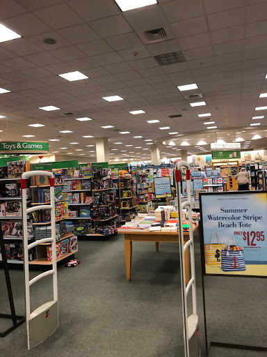Book Store «Barnes & Noble», reviews and photos, 230 Main St, White Plains, NY 10601, USA