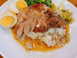 ข้าวขาหมูแม่ป้อม ไก่คลั่ง ไก่ทอดซอสเกาหลี และก๋วยเตี๋ยวต้มยำโบราณ