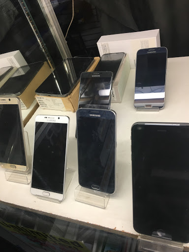 Cell Phone Store «Keystone Wireless», reviews and photos, 2306 E 34th St, Indianapolis, IN 46218, USA