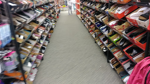 Shoe Store «Famous Footwear», reviews and photos, 835 E Baltimore Pike, Kennett Square, PA 19348, USA