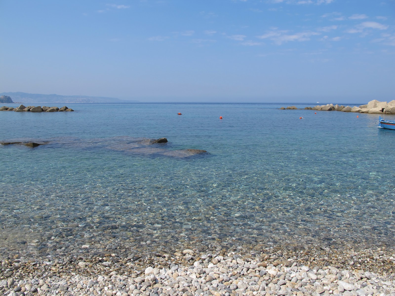 Spiaggia di Favazzina'in fotoğrafı imkanlar alanı