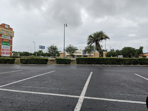 Shopping Mall «Lake Village Shopping MallKitchengaets», reviews and photos, 10601 US-441, Leesburg, FL 34788, USA