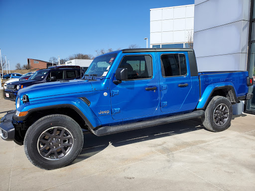 Car Dealer «Stew Hansen Dodge Ram Chrysler Jeep», reviews and photos, 12103 Hickman Rd, Des Moines, IA 50323, USA