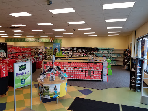 Shoe Store «Shoe Carnival», reviews and photos, 3271 Marketplace Dr, Council Bluffs, IA 51501, USA