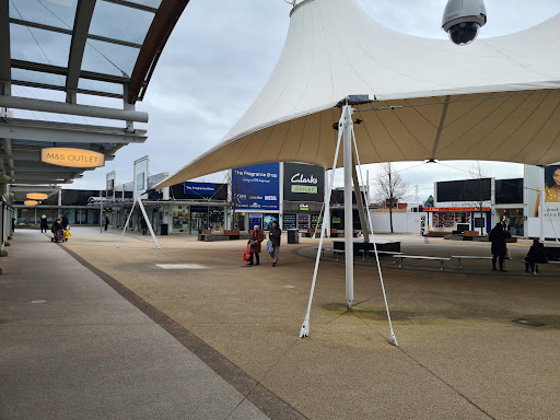 adidas outlet junction 32