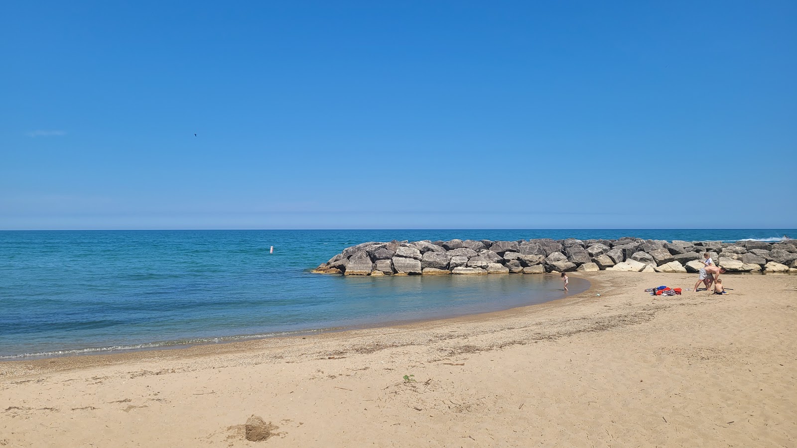 Rosewood Beach的照片 带有碧绿色纯水表面