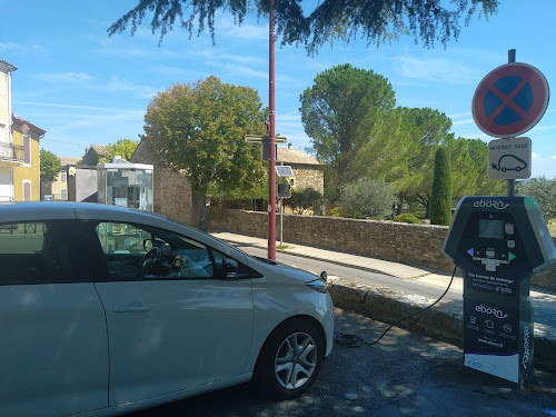 Borne de recharge de véhicules électriques Réseau eborn Charging Station La Baume-de-Transit