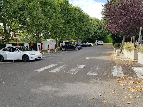 Borne de recharge de véhicules électriques Tesla Supercharger Collégien