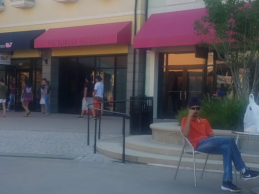 Outlet Mall «Tanger Outlet Deer Park», reviews and photos, 152 The Arches Cir, Deer Park, NY 11729, USA