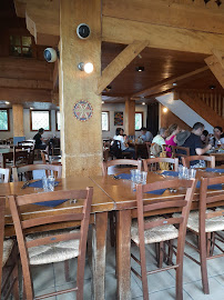 Atmosphère du Bar Restaurant Les Planards à Chamonix-Mont-Blanc - n°17