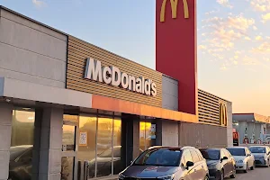 McDonald's Chill-Out Ameria image