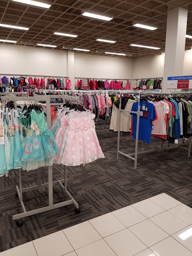 Clothing Store «Burlington Coat Factory», reviews and photos, 30 W Rand Rd, Arlington Heights, IL 60004, USA