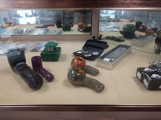 Tobacco Shop «Hempire State Smoke Shop», reviews and photos, 2340 Lyell Ave, Rochester, NY 14606, USA