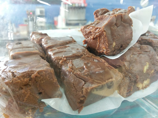 Ice Cream Shop «Tomasko Salt Water Taffy», reviews and photos, 711 Dolliver St, Pismo Beach, CA 93449, USA