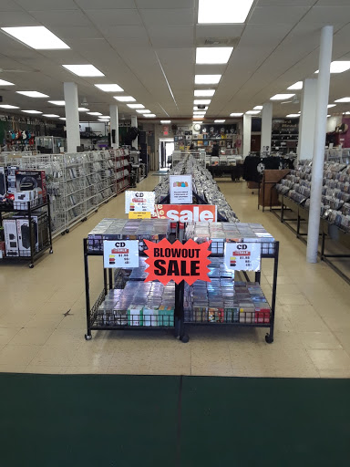 Used Musical Instrument Store «Record Head», reviews and photos, 7045 W Greenfield Ave, West Allis, WI 53214, USA