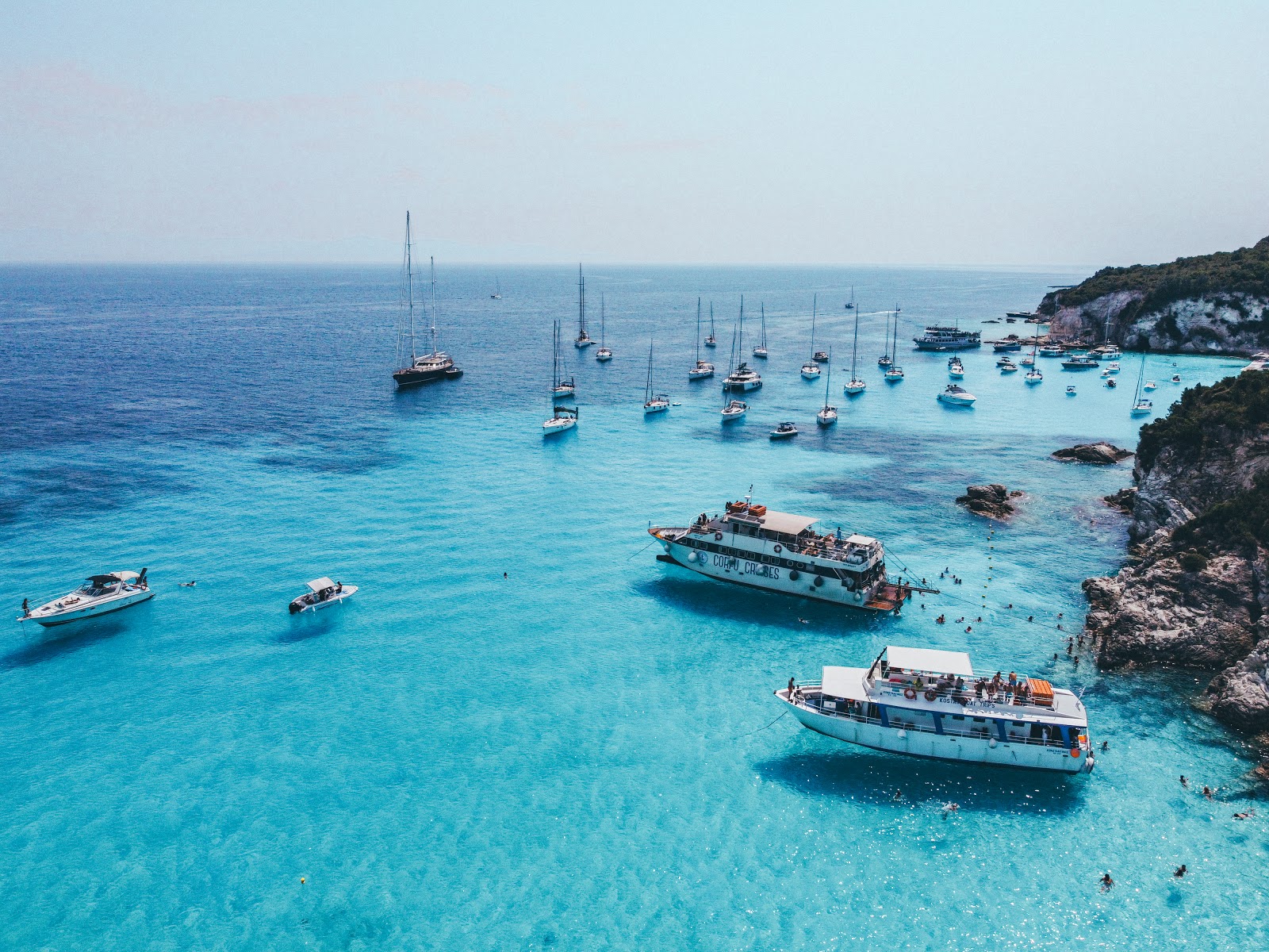 Photo de Mesovrika beach avec petite baie