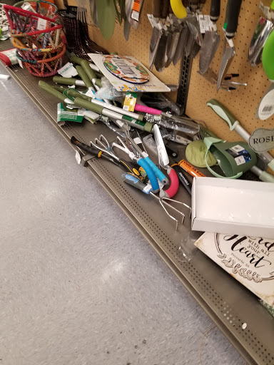 Home Goods Store «Tuesday Morning», reviews and photos, 1695 McFarland Blvd B, Northport, AL 35476, USA