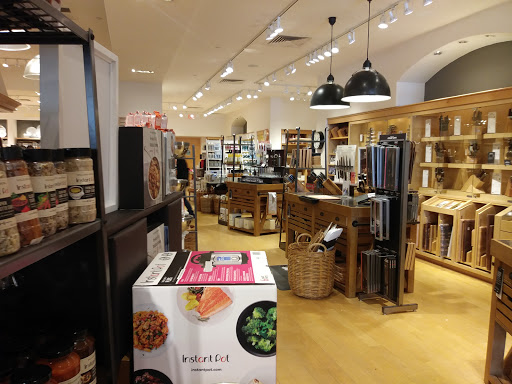 Shopping Mall «Town Center Plaza», reviews and photos, 5000 W 119th St, Leawood, KS 66209, USA