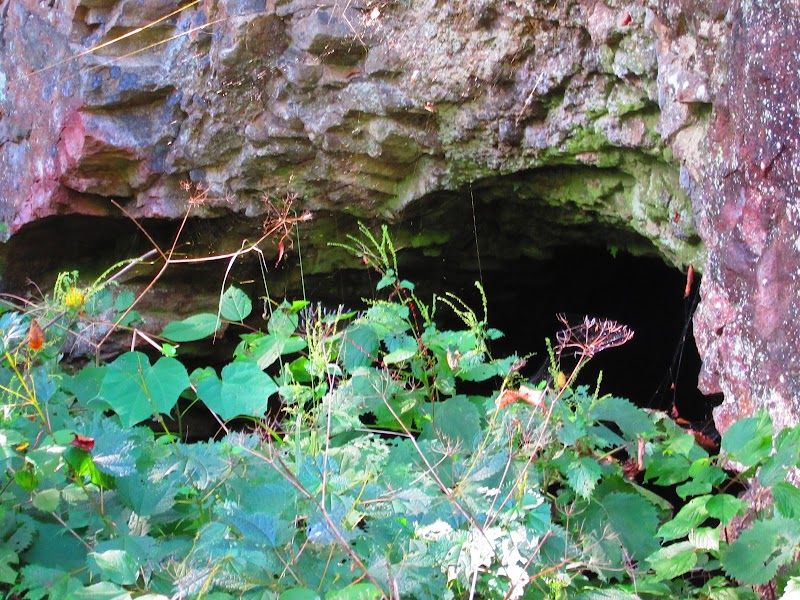 堅木岩の洞窟