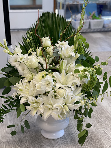 Florist «Lake O. Floral», reviews and photos, 397 N State St, Lake Oswego, OR 97034, USA