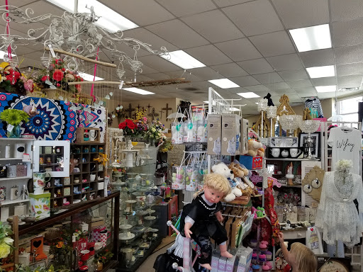Gift Shop «Shop To Carrie On Gift & Clothing Boutique», reviews and photos, 11045 W National Ave, West Allis, WI 53227, USA