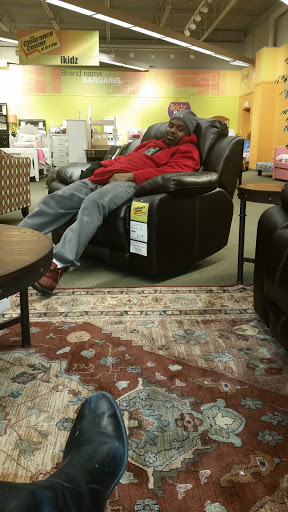 Furniture Store «Art Van Furniture - Clinton Township», reviews and photos, 33801 Gratiot Ave, Charter Twp of Clinton, MI 48035, USA