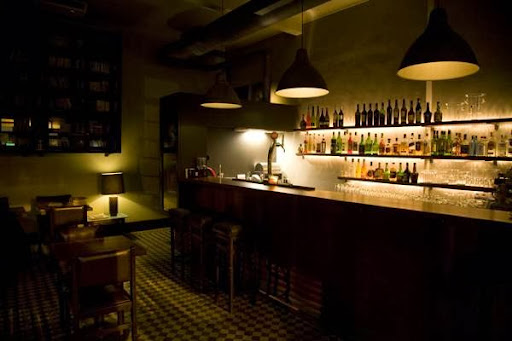 Vintage bars in Oporto