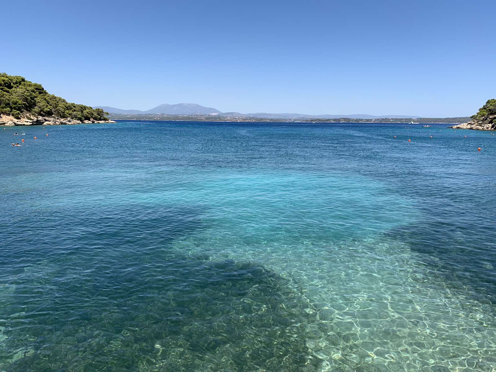 Fotografie cu Paralia Zogerias II cu o suprafață de apa pură turcoaz