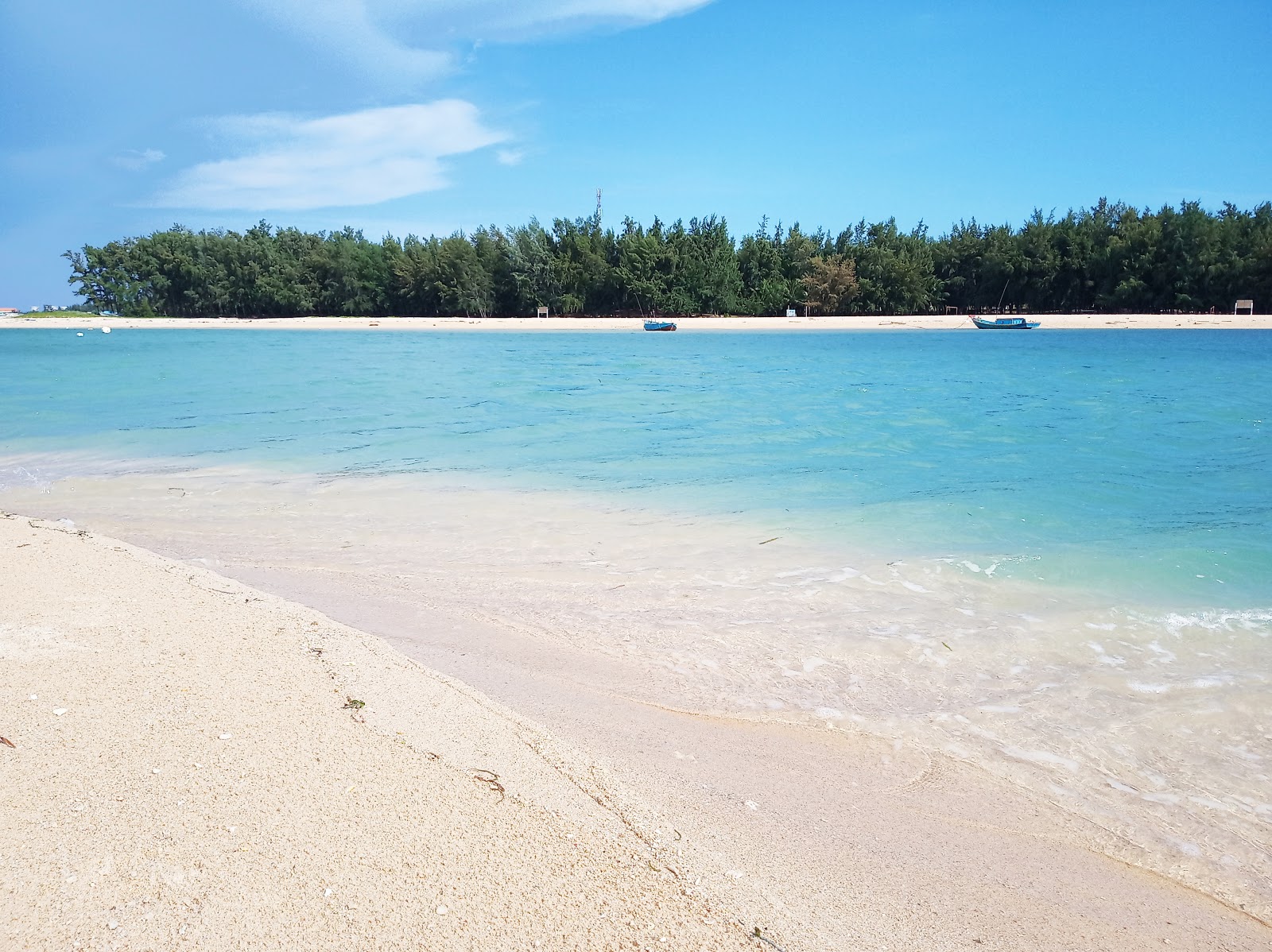 Foto van Chaoyang Bay Beach met ruim strand