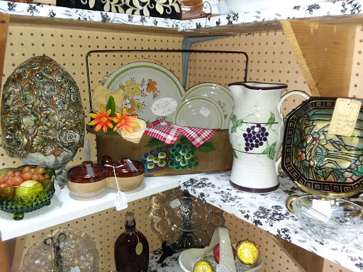 Flea Market «Springfield Flea Market & Gifts», reviews and photos, 1325 E Trafficway St, Springfield, MO 65802, USA