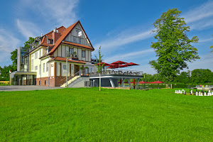 Villa am See - Klubhaus & Hafen