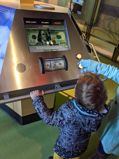 Bank «Federal Reserve Bank of Chicago», reviews and photos