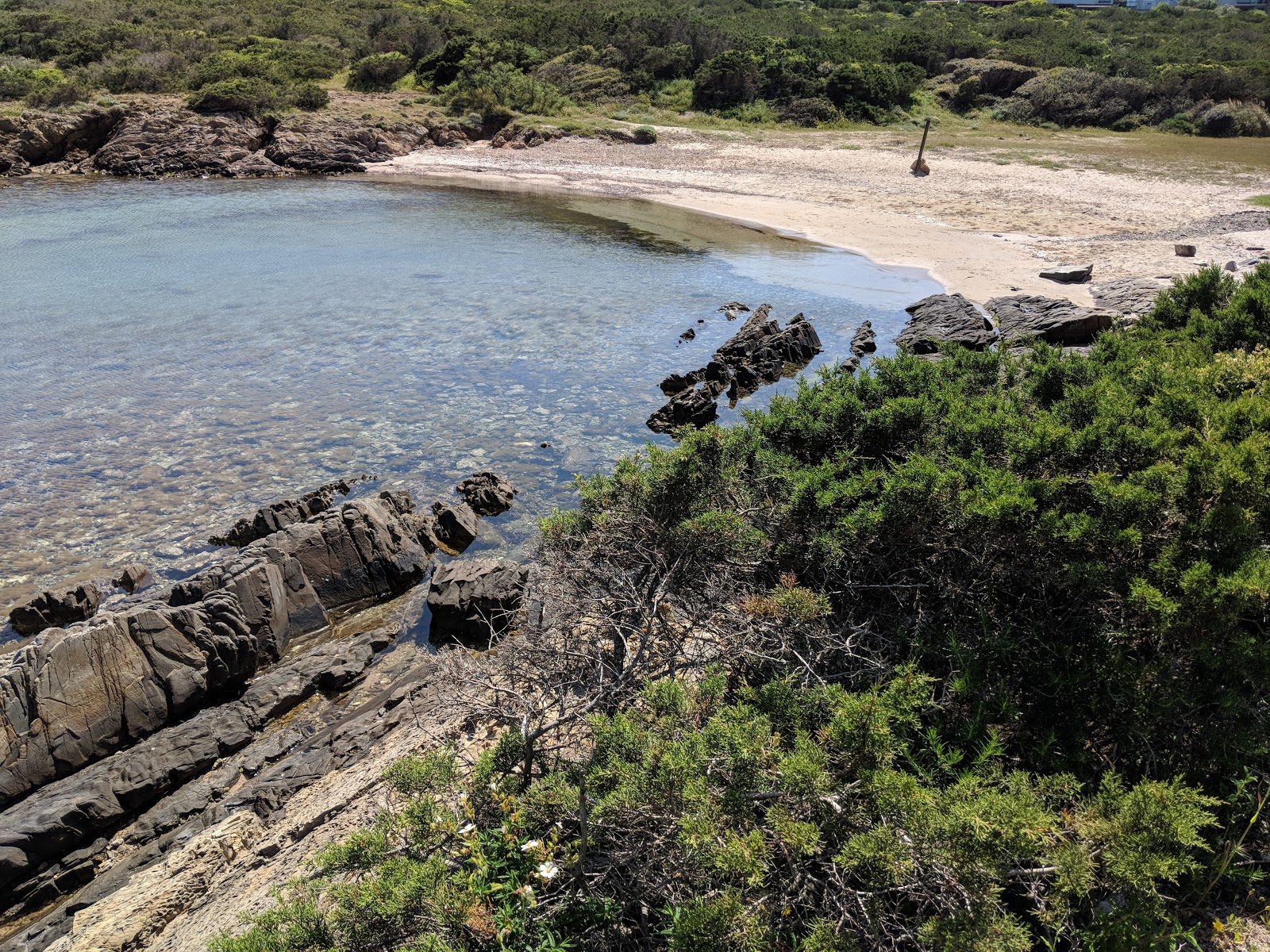 Cala Lupo'in fotoğrafı - Çocuklu aile gezginleri için önerilir