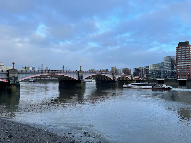 Reviews of Lambeth Bridge in London - Bank