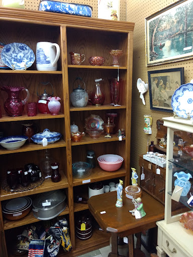 Antique Store «National Road Antique Mall», reviews and photos, 39 W Main St, Cambridge City, IN 47327, USA