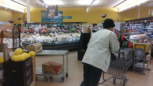 Supermarket «Super Stop & Shop», reviews and photos, 533 E Main St, Bay Shore, NY 11706, USA