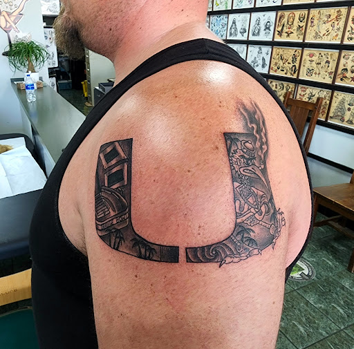 Tattoo Shop «The Electrik Krayon Tattoo Studio», reviews and photos, 4238 Hollywood Blvd, Hollywood, FL 33021, USA