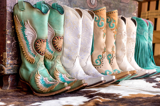 Stores to buy women's white boots Nashville