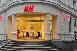 H&M image