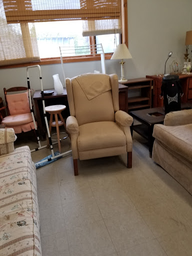 Thrift Store «LISTEN Thrift Store, Canaan, NH», reviews and photos, 236 US-4, Canaan, NH 03741, USA