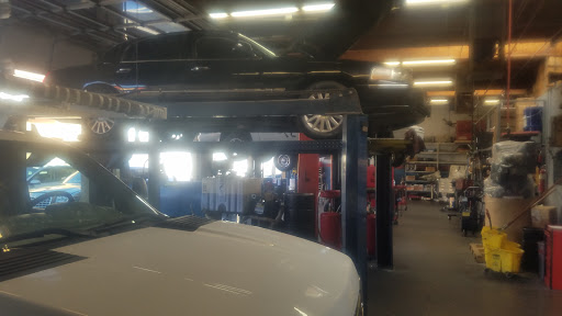 Transmission Shop «AAMCO Transmissions & Total Car Care», reviews and photos, 6033 W Bell Rd, Glendale, AZ 85308, USA