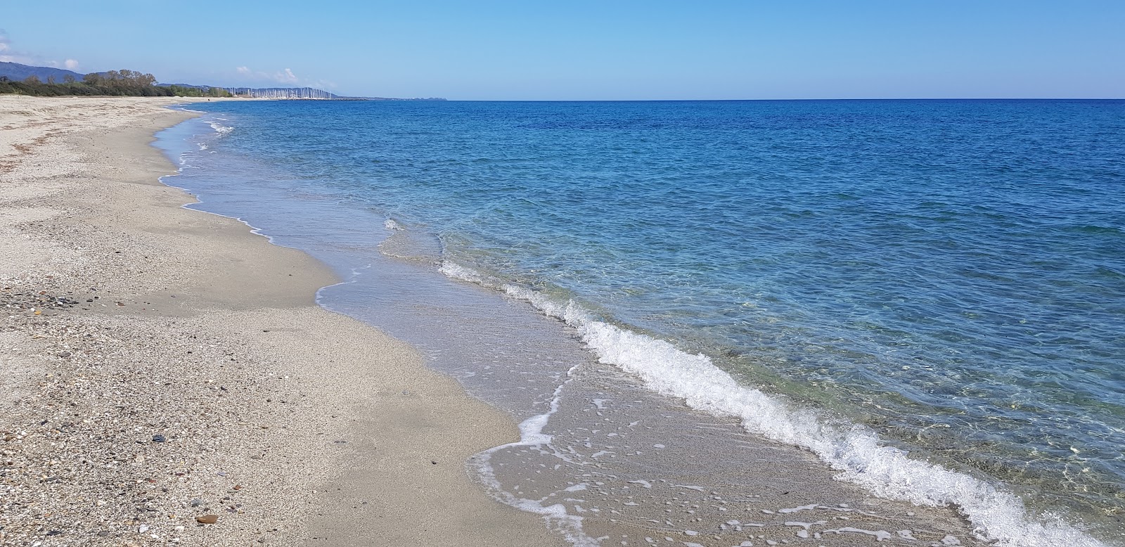 Fotografie cu Acqua Nera cu o suprafață de nisip beige
