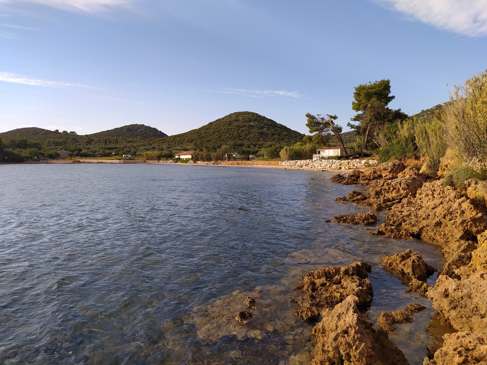 Bartovica beach'in fotoğrafı geniş ile birlikte