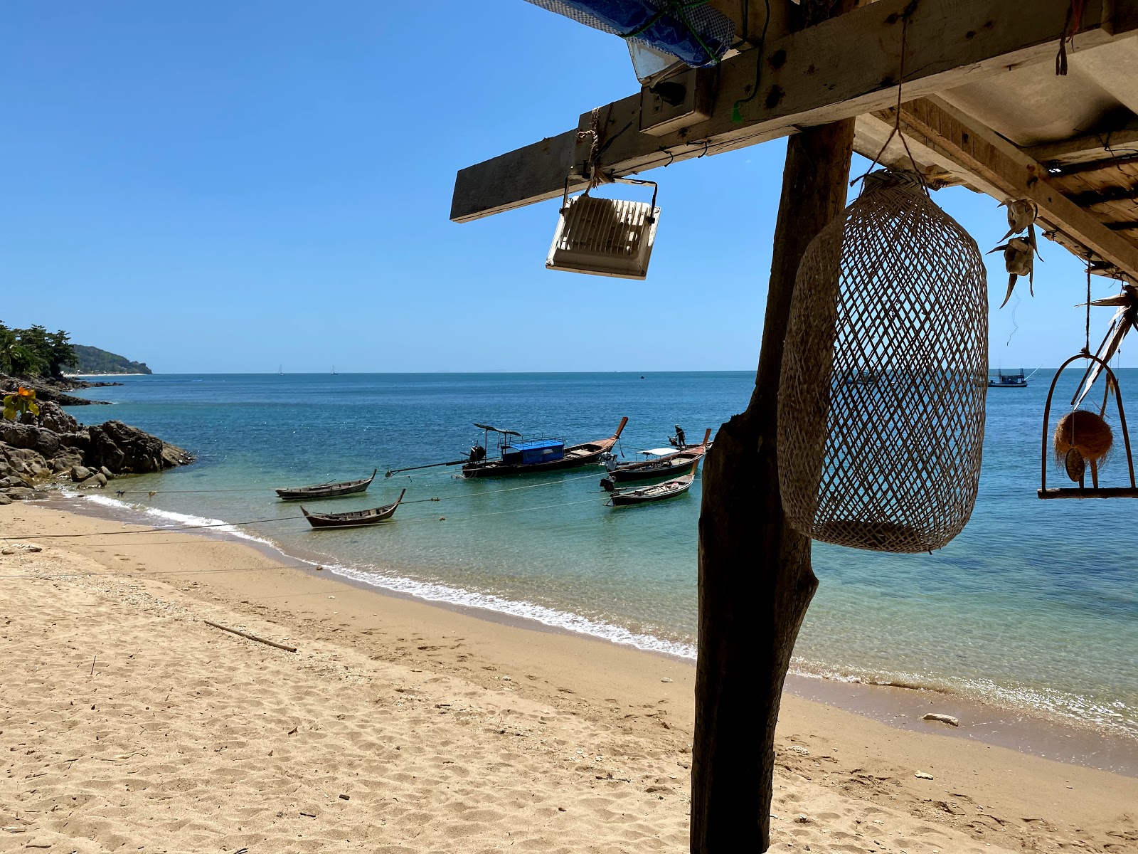 Foto av Klong Tob Beach med rymlig strand